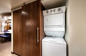 The Villas At The Disneyland Hotel