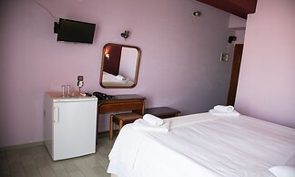 Petania Hotel & Apartments