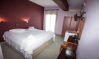 Petania Hotel & Apartments