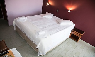 Petania Hotel & Apartments