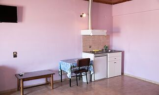 Petania Hotel & Apartments