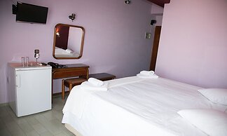 Petania Hotel & Apartments