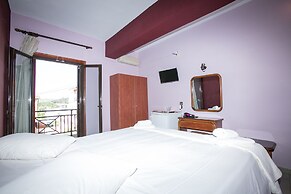 Petania Hotel & Apartments