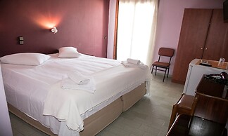 Petania Hotel & Apartments