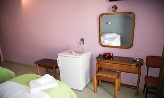 Petania Hotel & Apartments