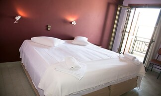 Petania Hotel & Apartments