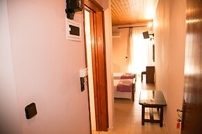 Petania Hotel & Apartments