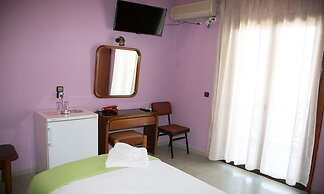 Petania Hotel & Apartments