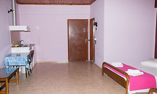 Petania Hotel & Apartments