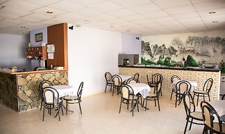 Petania Hotel & Apartments