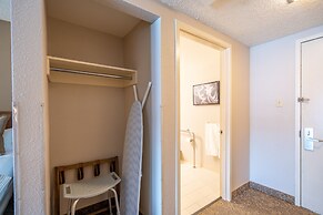 Kellogg West Conference Center and Hotel