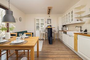 City Center Apartment by Renters