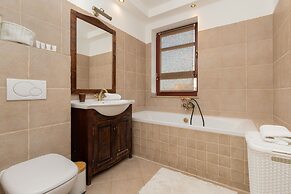 City Center Apartment by Renters