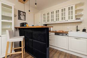 City Center Apartment by Renters