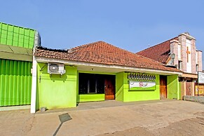 SPOT ON 91521 Mayong Guesthouse