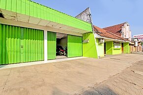 SPOT ON 91521 Mayong Guesthouse