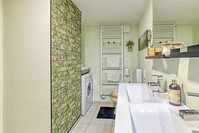 Rozi's Riverside Cottage