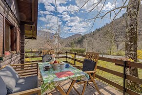 Rozi's Riverside Cottage