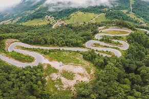 Rozi's Riverside Cottage