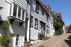 Beautiful Grade 2 Listed Cottage in Rye