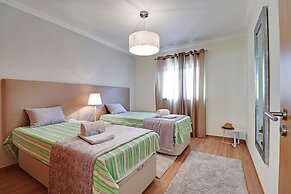 Albufeira Paradise With Pool by Homing
