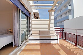 Monte Gordo Downtown by Homing