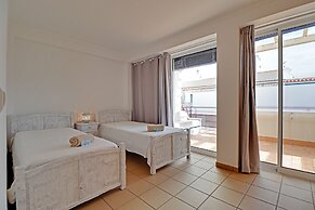 Monte Gordo Downtown by Homing