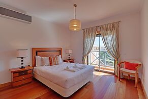 Albufeira Modern 1 With Pool by Homing