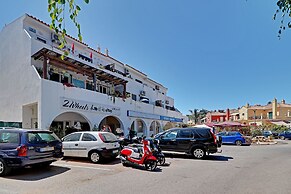 Faro Airport Flat 1 by Homing