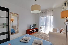 Faro Airport Flat 1 by Homing