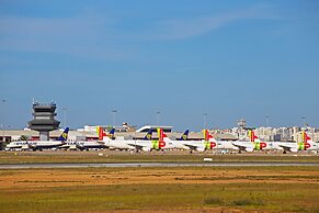 Faro Airport Flat 1 by Homing