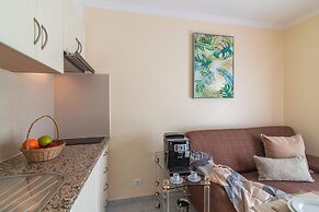 Faro Airport Flat 4 by Homing