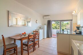 Vilamoura Cosy 2 With Pool by Homing