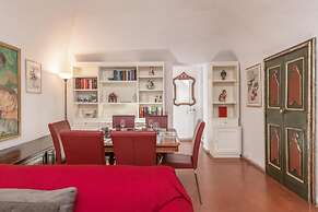 Aurora in Pantheon Apartment