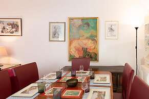 Aurora in Pantheon Apartment