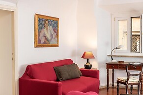 Aurora in Pantheon Apartment