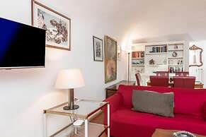 Aurora in Pantheon Apartment