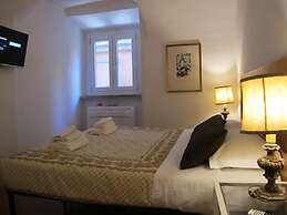 Aurora in Pantheon Apartment