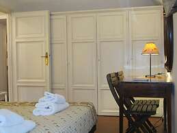 Aurora in Pantheon Apartment