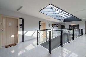 Deluxe City Studio by Renters