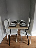 Bright 4-bed House 15 min to Manchester Centre