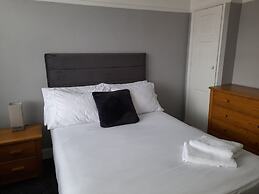 Bright 4-bed House 15 min to Manchester Centre