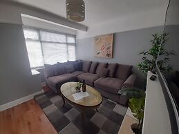 Bright 4-bed House 15 min to Manchester Centre