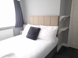 Bright 4-bed House 15 min to Manchester Centre