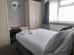 Bright 4-bed House 15 min to Manchester Centre