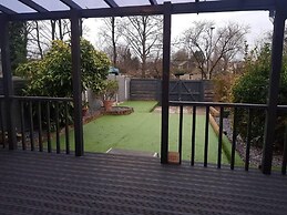 Bright 4-bed House 15 min to Manchester Centre