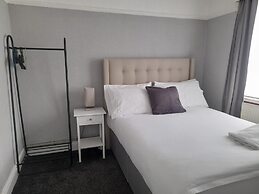 Bright 4-bed House 15 min to Manchester Centre