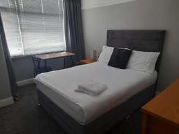 Bright 4-bed House 15 min to Manchester Centre