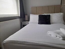 Bright 4-bed House 15 min to Manchester Centre