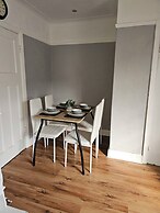 Bright 4-bed House 15 min to Manchester Centre